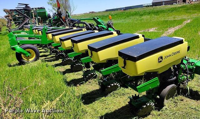 Image of John Deere 1725 equipment image 3