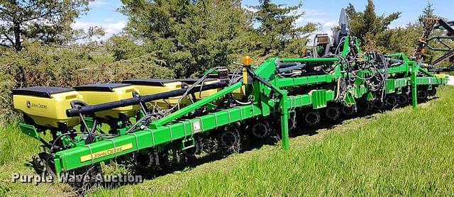 Image of John Deere 1725 equipment image 2