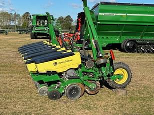 Main image John Deere 1735 3