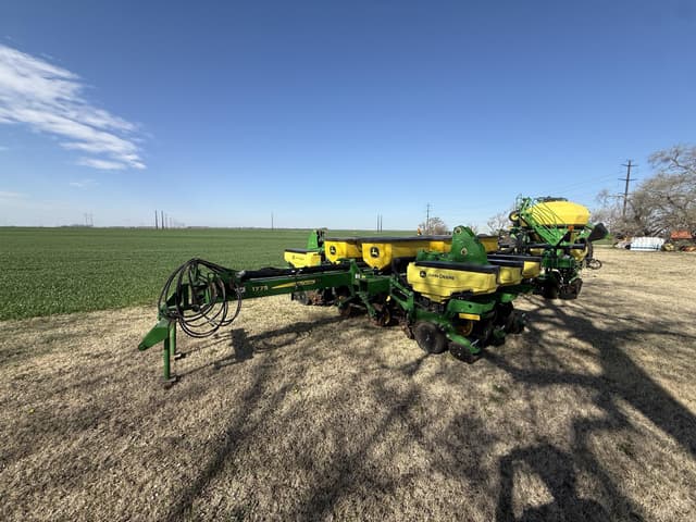 Image of John Deere 1775 equipment image 1