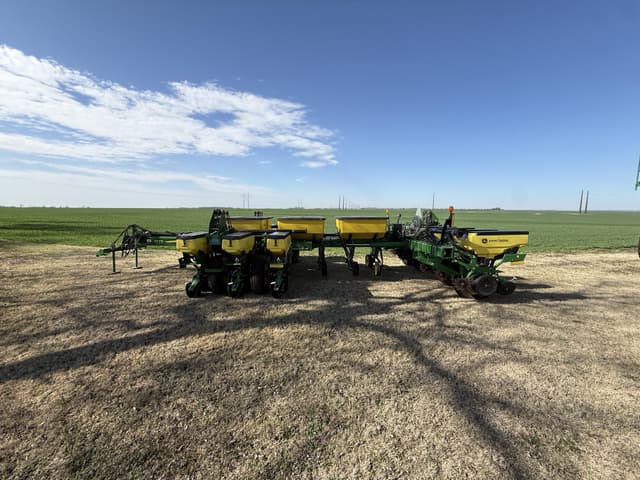 Image of John Deere 1775 equipment image 3