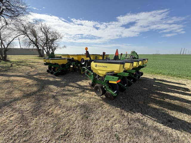 Image of John Deere 1775 equipment image 4