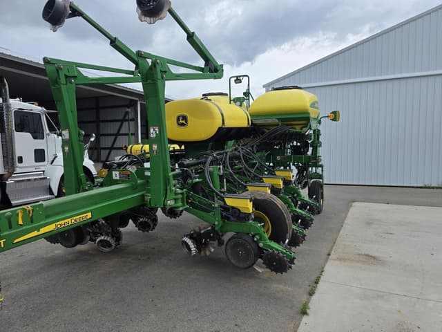 Image of John Deere 1775 equipment image 4