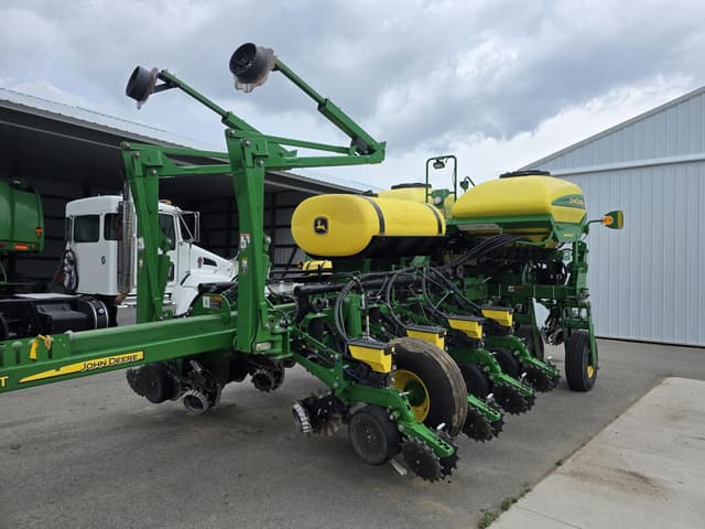 Image of John Deere 1775 equipment image 2