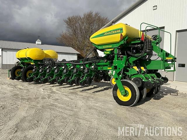 Image of John Deere 1775 equipment image 2