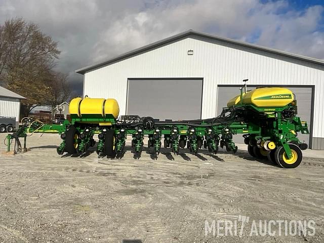 Image of John Deere 1775 equipment image 1