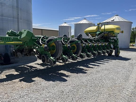 Image of John Deere 1775 Primary image