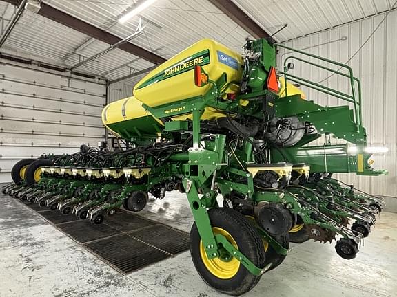 Image of John Deere 1775 equipment image 2