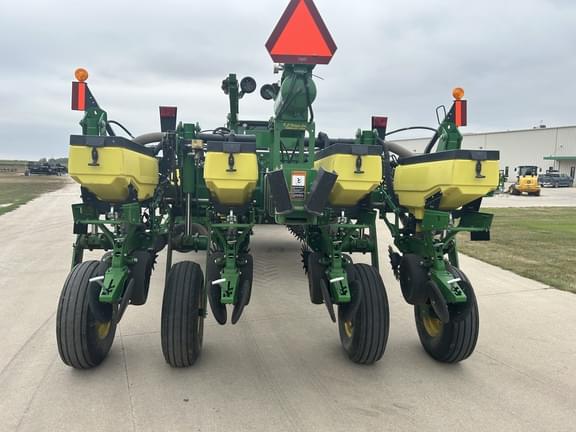 Image of John Deere 1775 equipment image 4