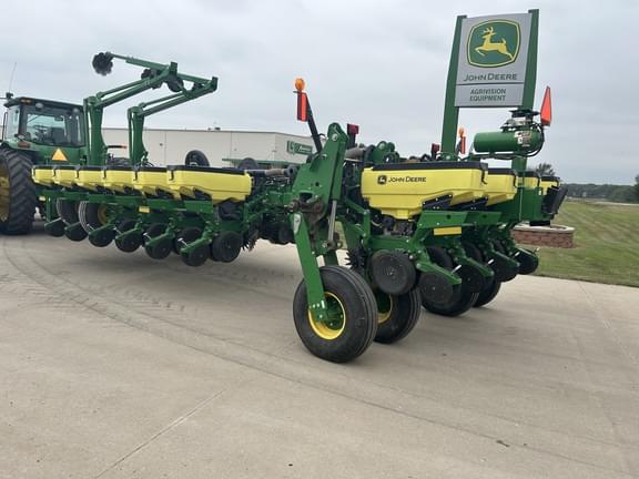 Image of John Deere 1775 equipment image 3