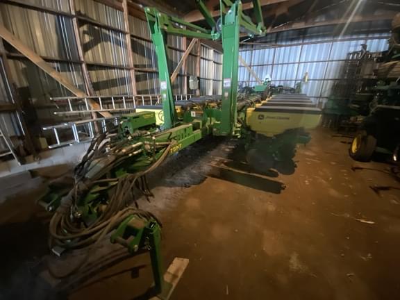 Image of John Deere 1775 equipment image 4