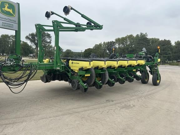 Image of John Deere 1775 equipment image 1