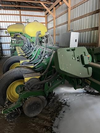 Image of John Deere 1775 equipment image 1