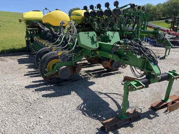 Main image John Deere 1775