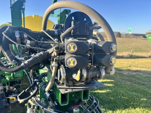 Image of John Deere 1775 equipment image 2