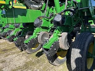 Main image John Deere 1775 14