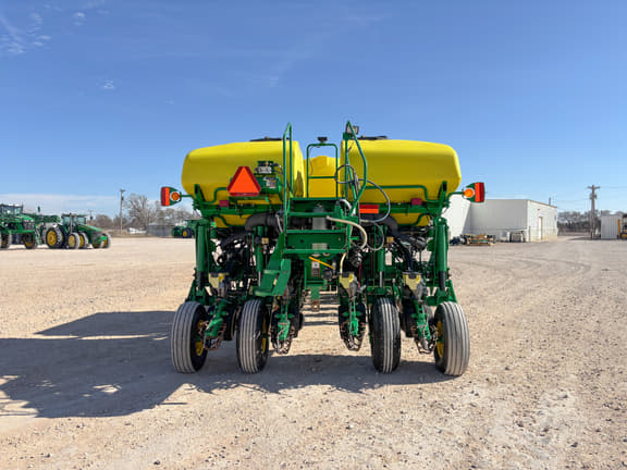 Image of John Deere 1775 equipment image 3