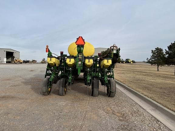 Image of John Deere 1775 equipment image 3