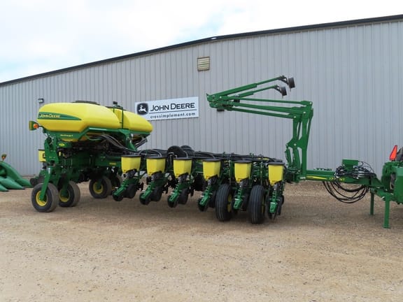 2015 John Deere 1775 Equipment Image0