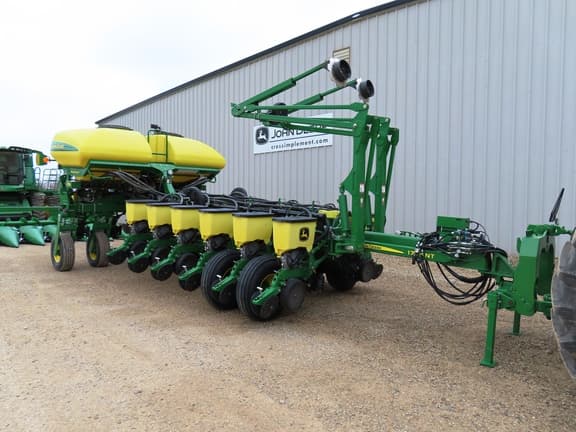 Image of John Deere 1775 equipment image 2