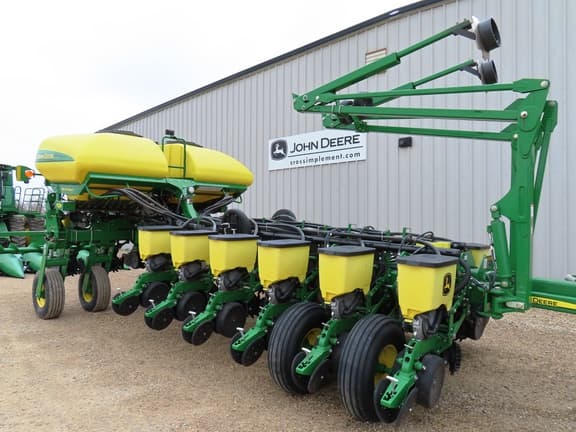 Image of John Deere 1775 equipment image 3