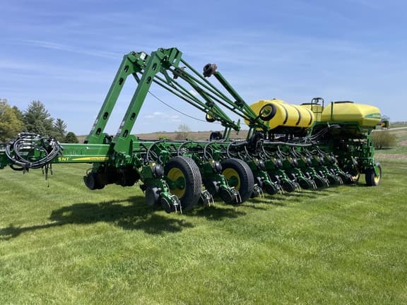 Image of John Deere 1775 Primary image