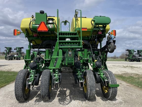 Image of John Deere 1775 equipment image 3