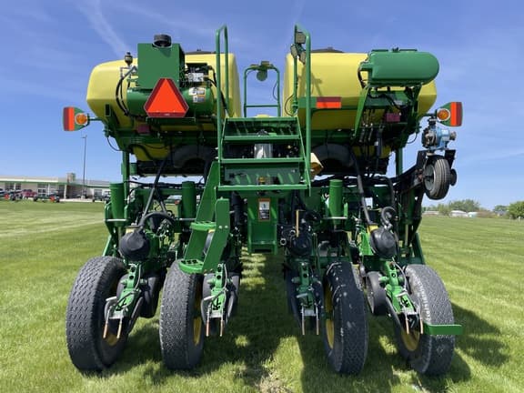 Image of John Deere 1775 equipment image 3