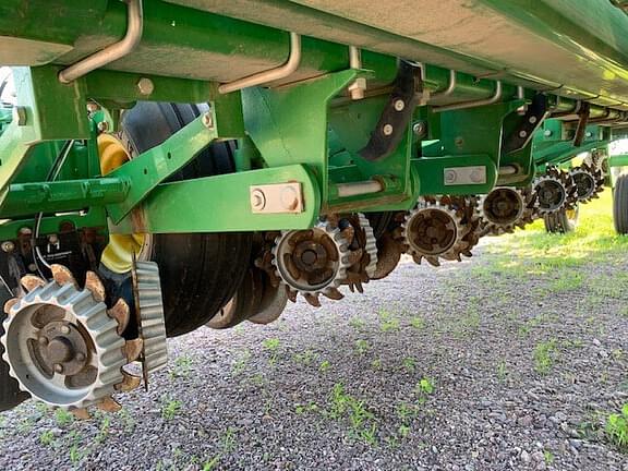 Image of John Deere 1775 equipment image 2