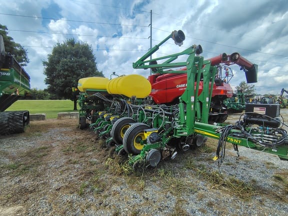 2015 John Deere 1775 Equipment Image0