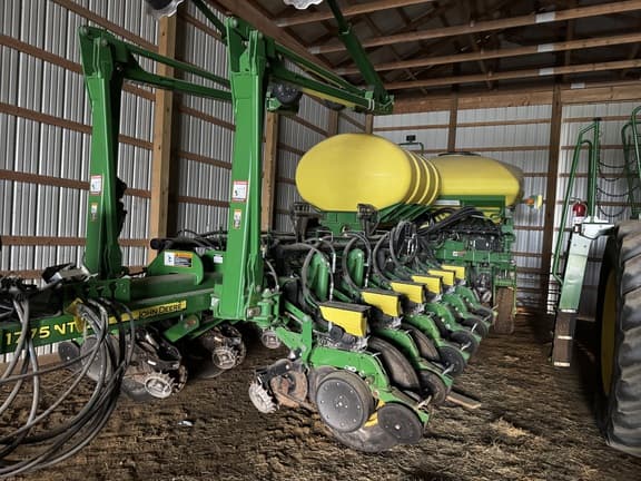 Image of John Deere 1775 equipment image 1