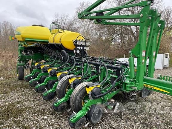 Image of John Deere 1775 equipment image 1