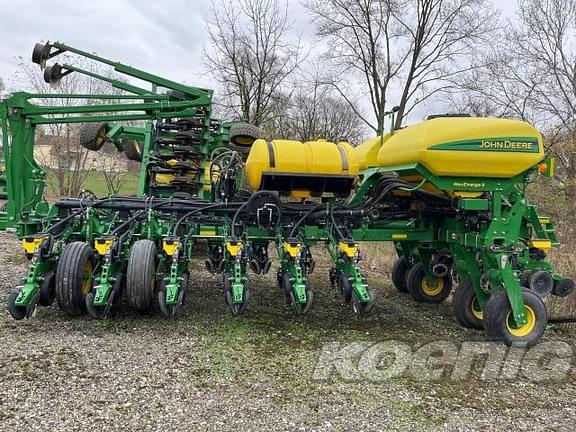 Image of John Deere 1775 equipment image 2