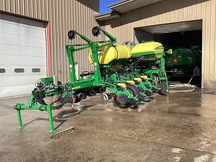 2015 John Deere 1775 Equipment Image0