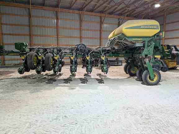 Image of John Deere 1775 Primary image