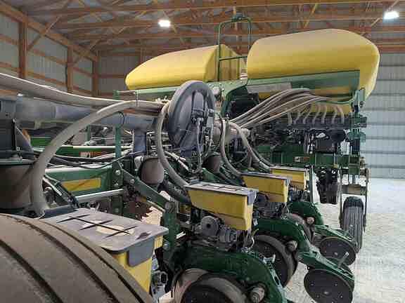 Image of John Deere 1775 equipment image 4