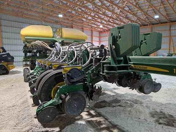 Image of John Deere 1775 equipment image 1
