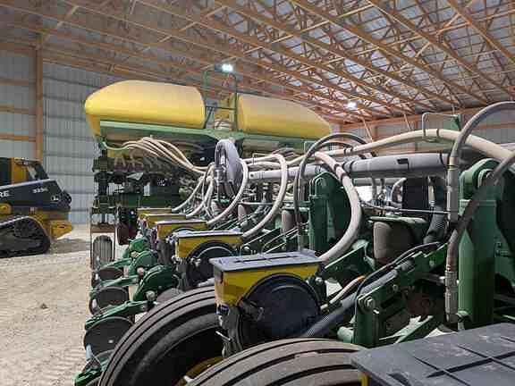 Image of John Deere 1775 equipment image 3
