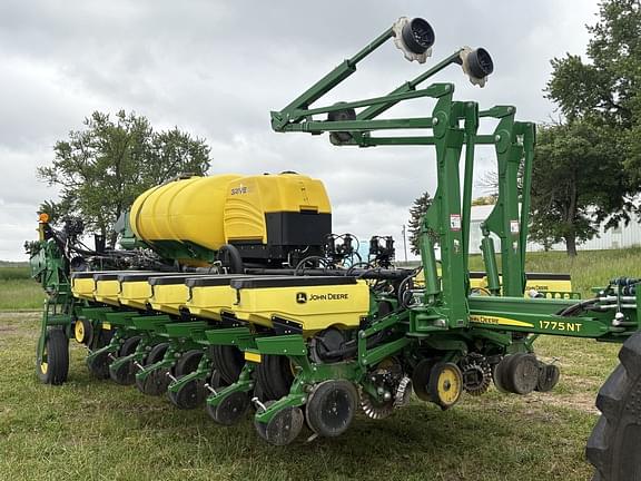 Image of John Deere 1775 equipment image 2