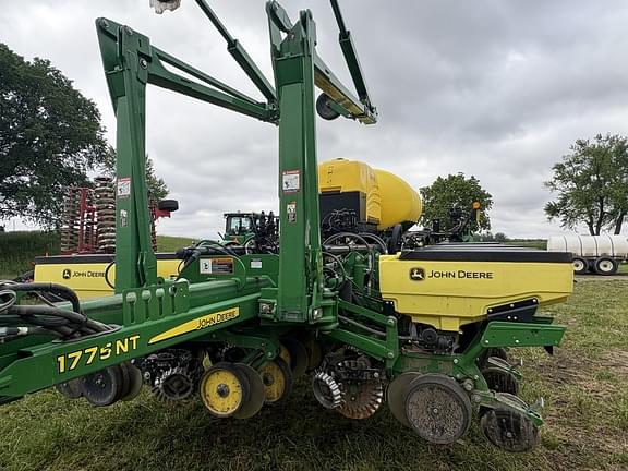 Image of John Deere 1775 equipment image 3