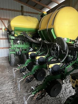 Image of John Deere 1775 equipment image 1