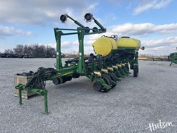 Image of John Deere 1775 equipment image 2