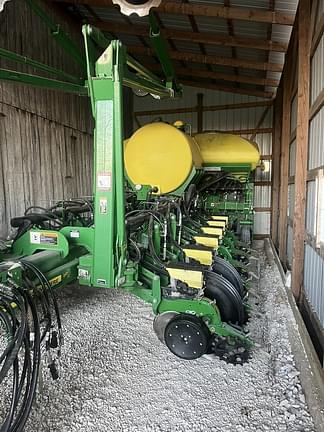 Image of John Deere 1775 equipment image 2