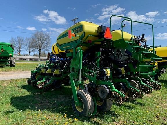 Image of John Deere 1775 equipment image 2