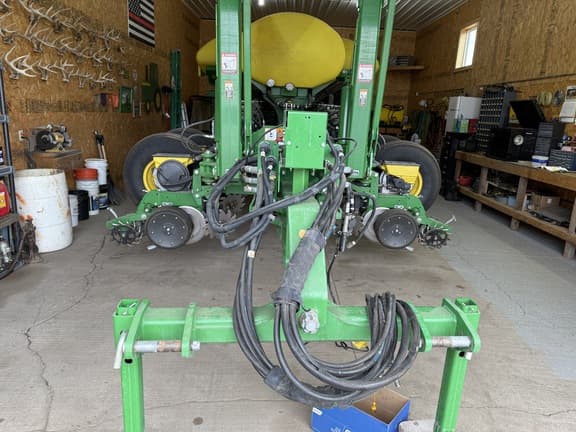 Image of John Deere 1775NT equipment image 1