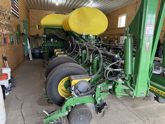 Image of John Deere 1775 Primary image