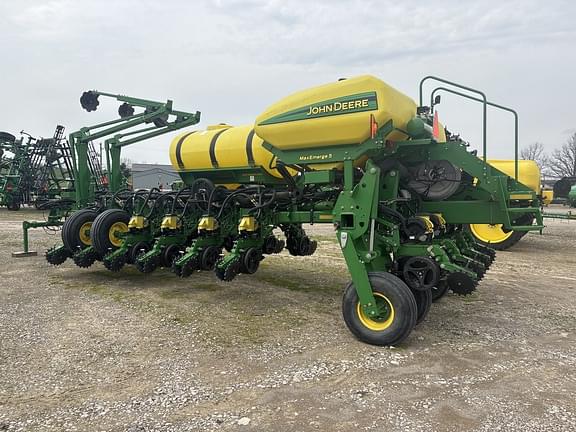 Image of John Deere 1775 equipment image 1