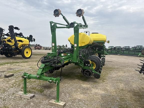 Image of John Deere 1775 Primary image