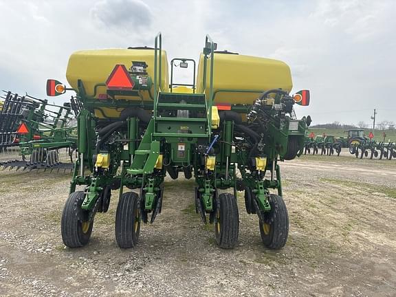 Image of John Deere 1775 equipment image 3