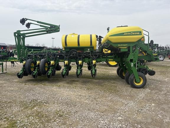 Image of John Deere 1775 equipment image 2